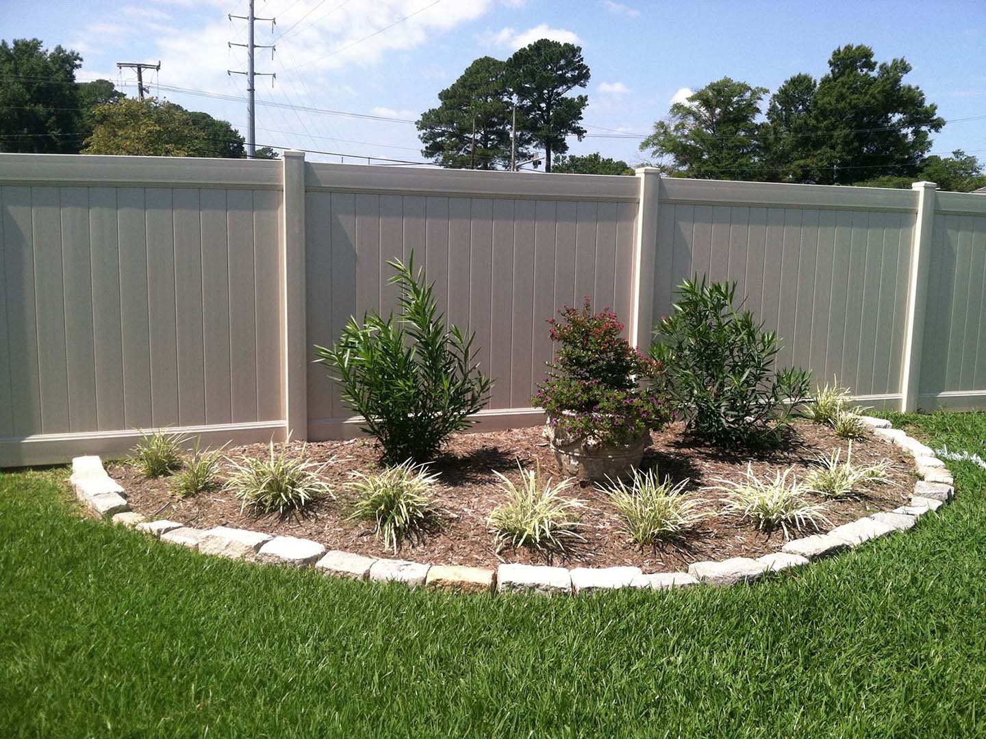 Photo of a Hampton VA vinyl fence